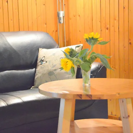 Cozy In With Huge Private Garden