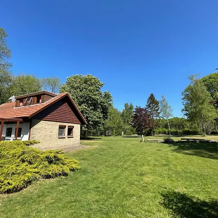 Cozy In With Huge Private Garden Feriehus