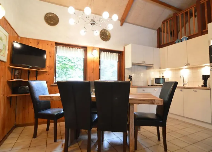 Cozy In With Huge Private Garden Tatil Evi Uden