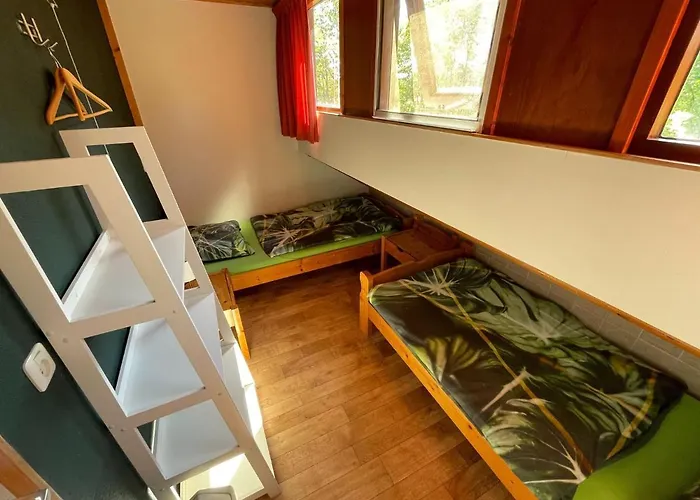 Cozy In With Huge Private Garden Tatil Evi Uden