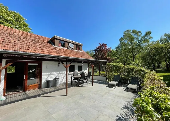 Σπίτι διακοπών Cozy In With Huge Private Garden